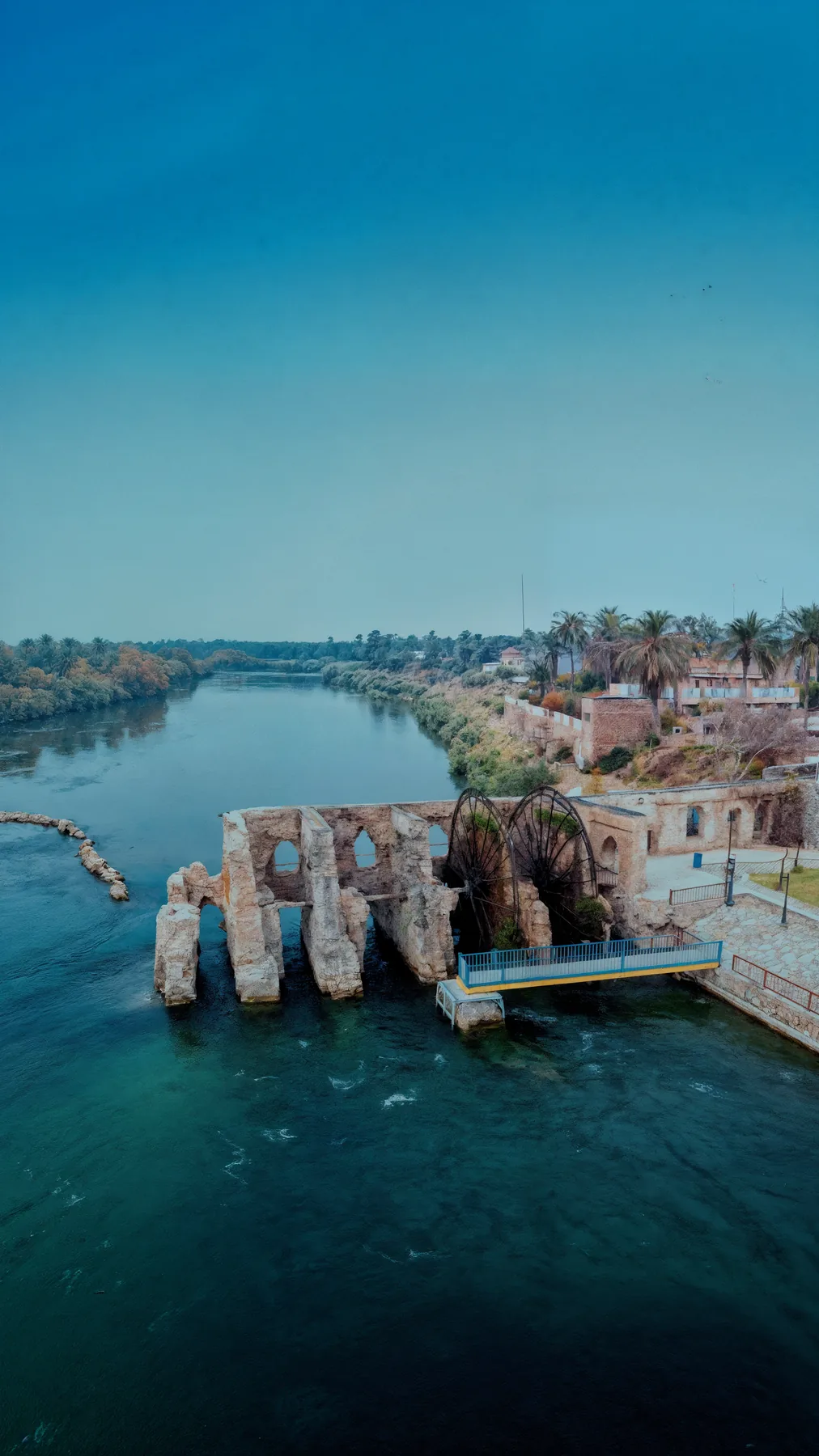 نواعير تاريخية على نهر الفرات